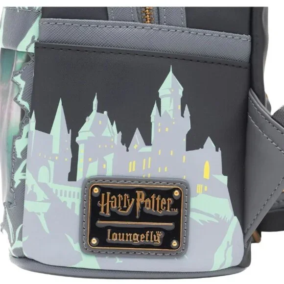 EXCLLUSIVE Loungefly Harry Potter Glow in the Dark Battle of Hogwarts Lenticular - Picture 6 of 12